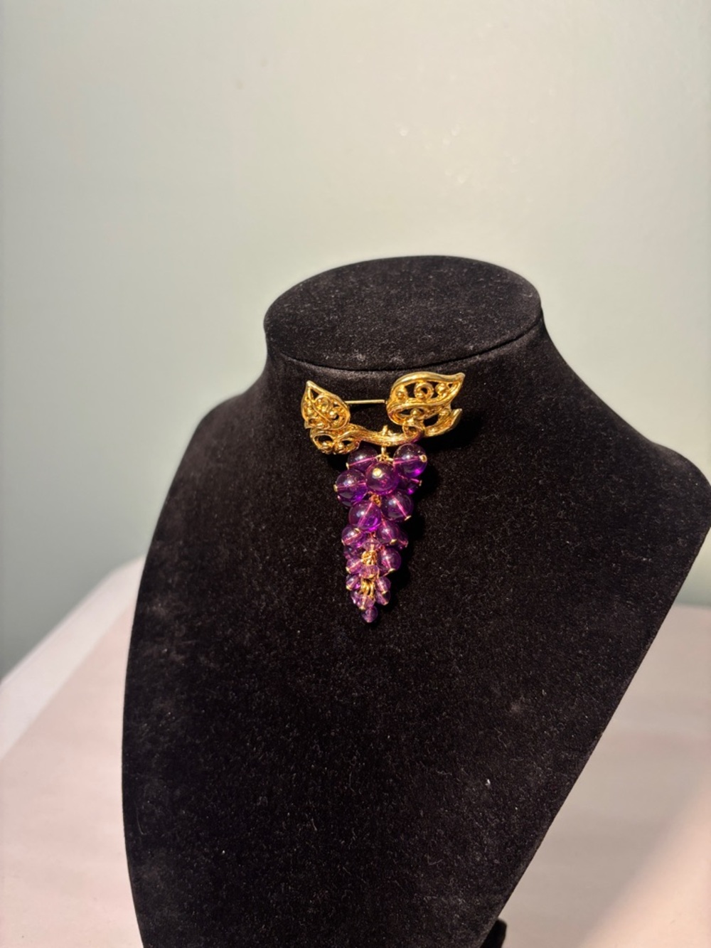 Vintage Avon Gold-Tone Purple Lucite Grape Cluster Brooch